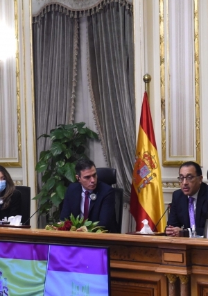 رئيس الوزراء يعقد اجتماعا موسعا مع ممثلي كبرى الشركات الأسبانية