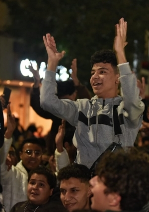 المئات يحتفلون بقدوم العام الجديد من مصر الجديدة