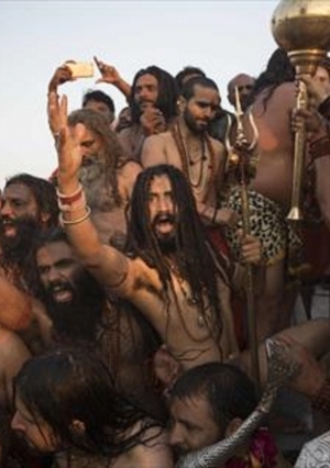 أكثر من مليون هندي يغتسلون من خطاياهم في نهر غانغس