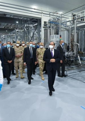 الرئيس السيسي خلال افتتاح مجمع الصناعات الغذائية في المنوفية