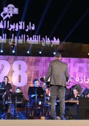 بالصور هاني شاكر يشعل مهرجان القلعه للموسيقي في ليلته السادسة