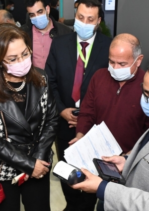 وزيرة التخطيط تتفقد جناح الوزارة بمعرض القاهرة الدولي للاتصالات