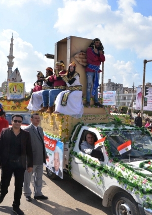عرض سيارات الزهور فى ختام فعاليات الاحتفالات بالعيد القومى بالدقهلية