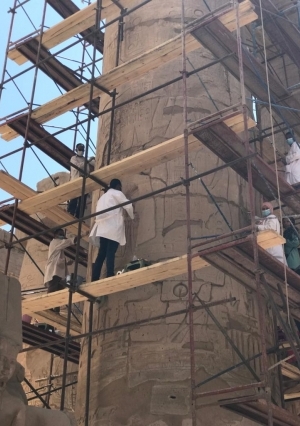 ترميم صالة الاعمدة الكبري لمعبد الكرنك تمهيدا لتنظيم احتفالية ضخمة لافتتاح مشروع تطوير طريق الكباش