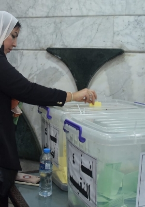 الصحفيون يدلون بأصواتهم في انتخابات التجديد النصفي لمجلس النقابة