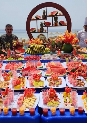 إقبال كبير على مهرجان الفواكه على شواطئ مرسى علم