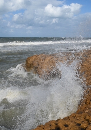 ارتفاع موج البحر لخارج الشواطئ