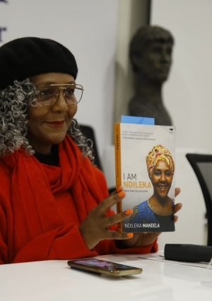 ندوة لحفيدة نيلسون مانديلا في معرض الكتاب