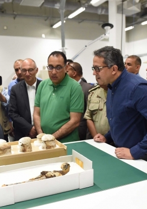 رئيس مجلس الوزراء يتفقد أعمال تنفيذ المتحف المصرى الكبير