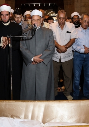 جنازة أكبر معمر أزهري بالقاهرة