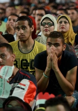 الجماهير المصرية تتابع مباراة مصر وروسيا - تصوير محمود صبرى