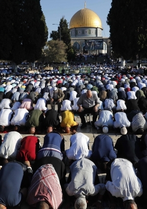 مسلمو العالم يحتفلون بعيد الأضحى المبارك