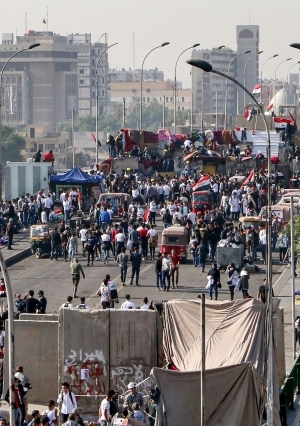 تواصل المظاهرات في العراق للمطالبة بإسقاط النظام
