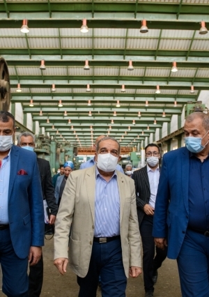 "وزير الدولة للإنتاج الحربي" يتابع سير العمل في "حلوان للصناعات الهندسية"