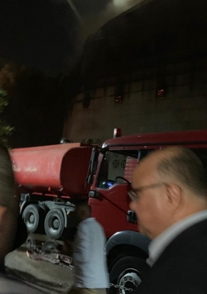 محافظ القاهرة يتابع عملية إطفاء حريق دير الأنبا بولا