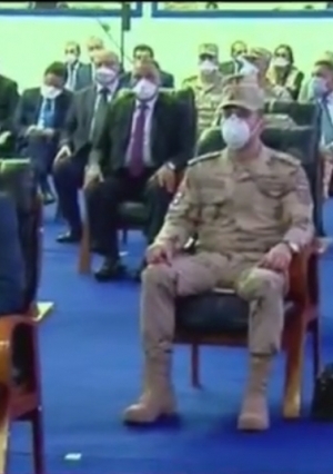 لأول مرة.. الرئيس السيسي يظهر بـ"الكمامة" أثناء تفقده عناصر ومعدات القوات المسلحة