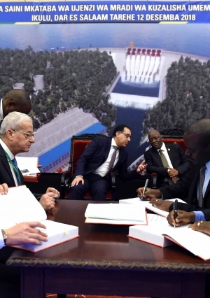 مصر وتنزانيا توقعان عقد إنشاء "سد روفيجي" بـ2.9 مليار دولار