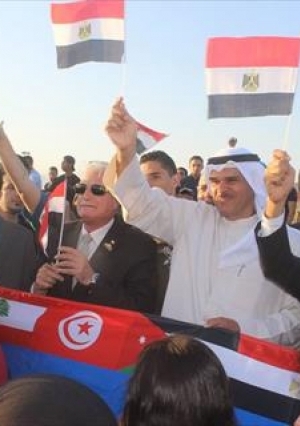 محافظ جنوب سيناء ووزير الإعلام الكويتي يتقدما مسيرة "أمة واحدة"