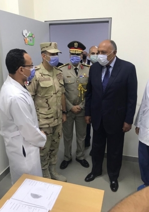 شكري يزور المستشفى الميداني المصري