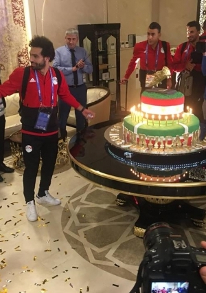فندق منتخب مصر يحتفل بعيد ميلاد محمد صلاح