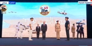 السيسي يرقي قائدي القوات البحرية والجوية إلى رتبة فريق