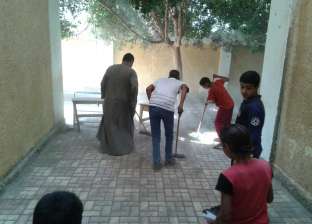 «النظافة سلوك».. مبادرة شبابية لتنظيف المدارس بأسيوط