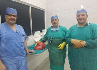 بالصور| فريق طبي بـ"أورام طنطا" يستأصل ورم وزنه 10 كيلو من مريض