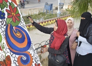 بالصور| طلاب "التربية النوعية" يحولون مصيف بلطيم للوحة فنية