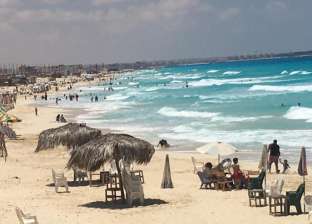 بسبب ارتفاع حوادث الغرق.. 65 منقذا بشواطئ «بلطيم» في كفر الشيخ