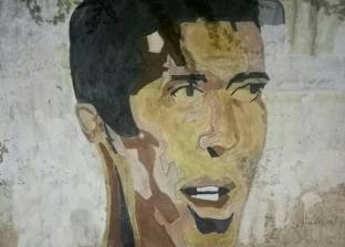 بالصور| طالب يرسم جرافيتي لـ"أبو تريكة" على جدارية في كفر الشيخ