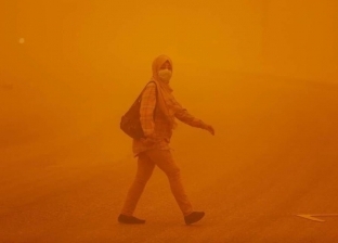 مشاهد من العاصفة الترابية الثامنة في العراق.. «السماء لونها برتقالي»