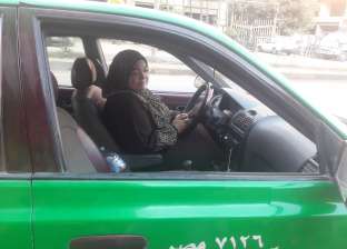 أول سائقة تاكسي في المنوفية: الناس بيعايروا ابني بشغلتي