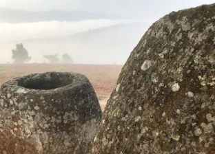 علماء يعثرون على 137 "جرة حجرية" بمقابر الموتى في آسيا