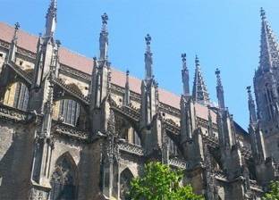 الكنيسة الأطول في العالم بألمانيا تتآكل بسبب "التبول"
