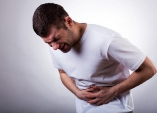 أعراض الإصابة بـ«ارتجاع المريء».. يسبب قرحة المعدة والالتهاب الرئوي