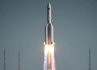 صاروخ صيني وزنه 21 طنا يضل طريقه في الفضاء.. هل يصطدم بالأرض؟