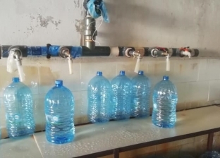 ماركة شهيرة.. ضبط مصنع مياه معدنية يقوم بتعبئة الزجاجات من «الحنفية»