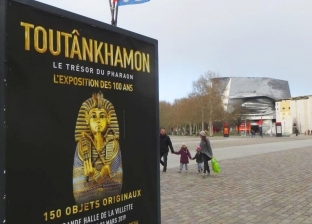 قبل افتتاح "الفرعون الذهبي".. شوارع باريس تتزين بلافتات توت عنخ آمون