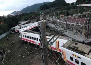 بالفيديو| لحظة خروج قطار فائق السرعة عن مساره ومقتل 18 شخصا في تايوان