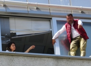 مواطن تركي يحاول الانتحار من أعلى مبنى بلدية كاديكوي