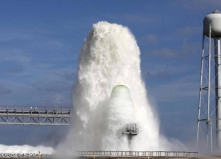 إطلاق نافورة "ناسا" الفضائية بقوة نصف مليون جالون من الماء في دقيقة