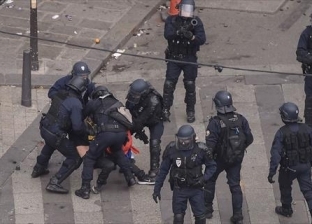 عاجل| الشرطة الفرنسية تفرق متظاهري "السترات الصفراء" بخراطيم المياه