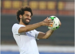 محمد صلاح يؤازر المنتخب المصري في مباراته ضد سوازيلاند