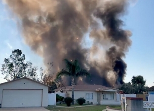 انفجار كبير في ولاية كاليفورنيا الأمريكية بسبب ألعاب نارية (فيديو)
