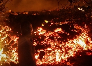 بسبب ثوران بركان في جزيرة يابانية.. تحذيرات من صخور بالهواء