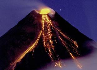 تحذيرات من تدفق رماد وصخور من بركان مايون للأهالي بالفلبين