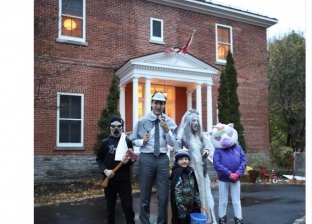 بالصور| رئيس وزراء كندا وعائلته يحتفلون بالهالوين