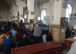 أشرف زكي يصل مسجد «الصديق» لصلاة الجنازة على سعيد عبدالغني