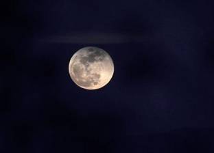 القمر الأزرق النادر.. ظاهرة يترقبها محبي الفلك ولها أسماء عديدة
