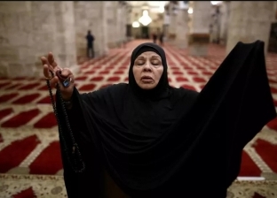 فيديو.. فرحة غامرة وقبلات على الأرض لحظة دخول المصلين المسجد الأقصى